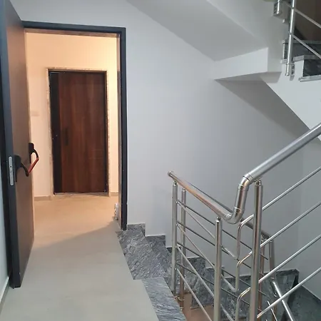 Executive Medreseja Ac Lift Wifitv Balcony 아파트 *