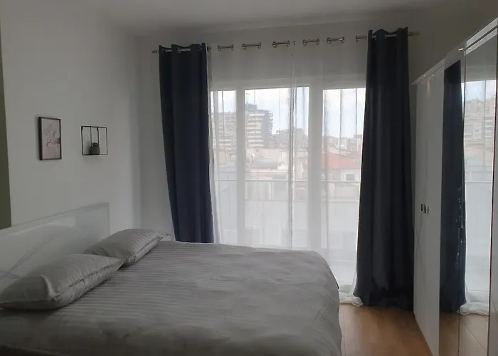 Apartment Executive Medreseja Ac Lift Wifitv Balcony Tirana